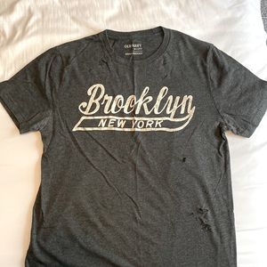 Distressed men’s small Brooklyn t-shirt.